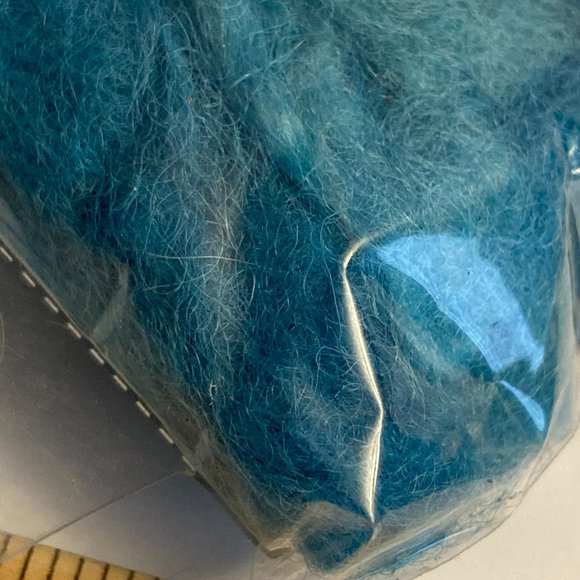 24 Dimensions FeltWorks 100% Wool Turquoise Curly Roving 0.25oz Needle Felting - Picture 14 of 15